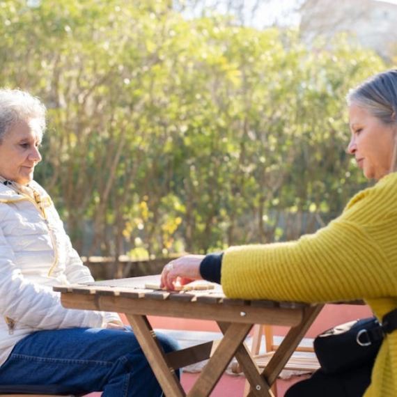 5-pitanja-koja-treba-postaviti-pre-nego-sto-donesete-vaznu-odluku-o-brizi-za-roditelje